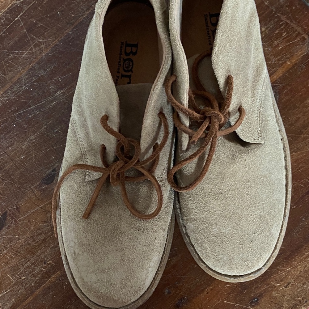 Women’s tan Born chukka boots